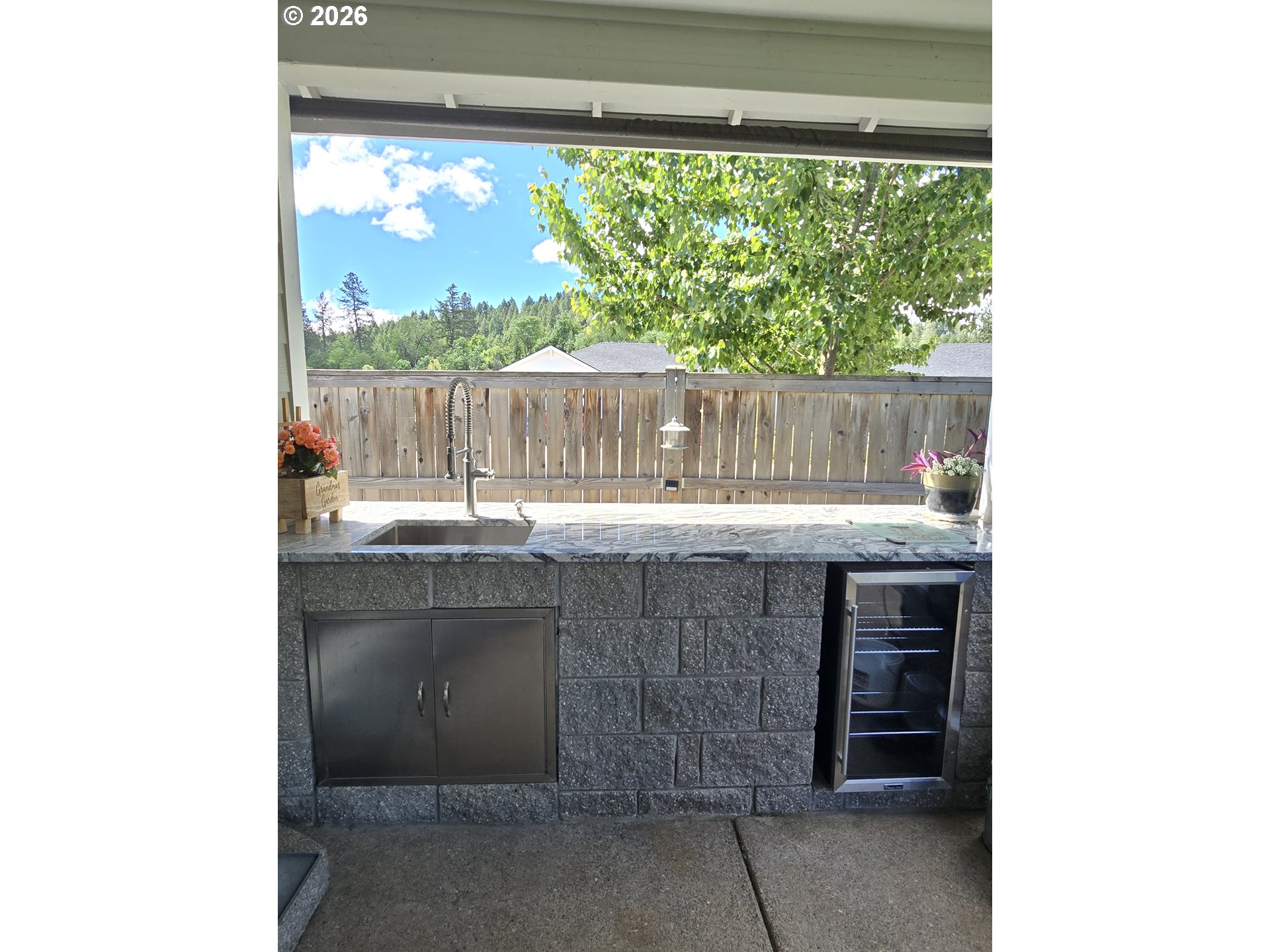 266 Retirement Lane Cave Junction, OR 97523 - Photo 9 of 44