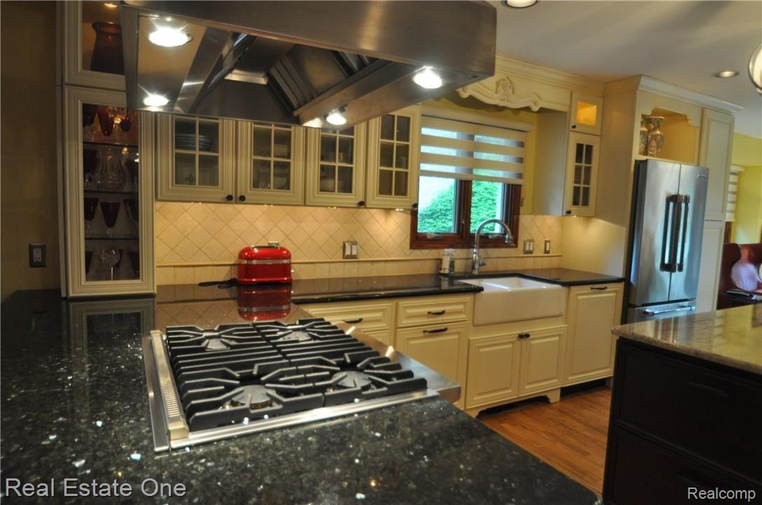 697 Augusta Drive Rochester, MI 48309 - Photo 7 of 37 7.JPG
