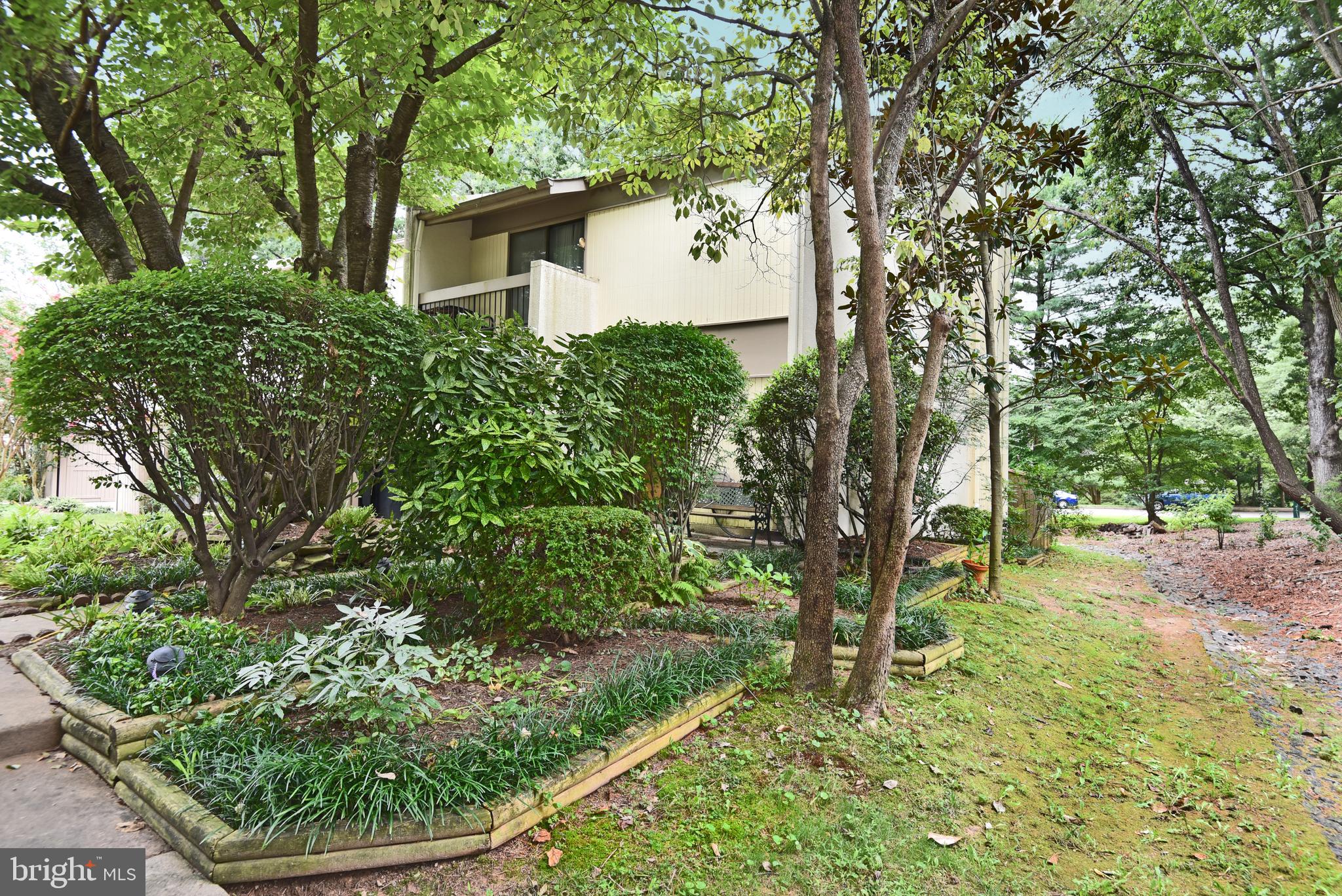 11669 Newbridge Court Reston, VA 20191 - Photo 3 of 41