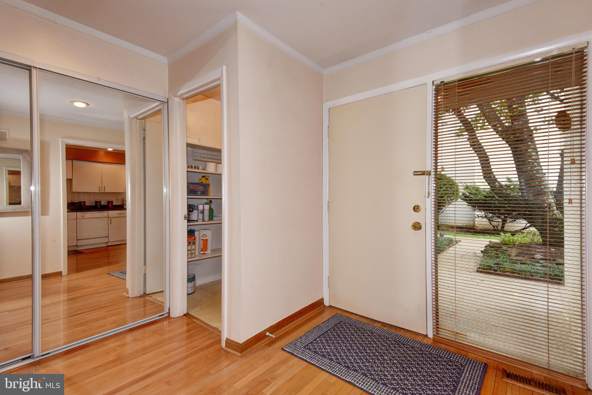 11669 Newbridge Court Reston, VA 20191 - Photo 4 of 41
