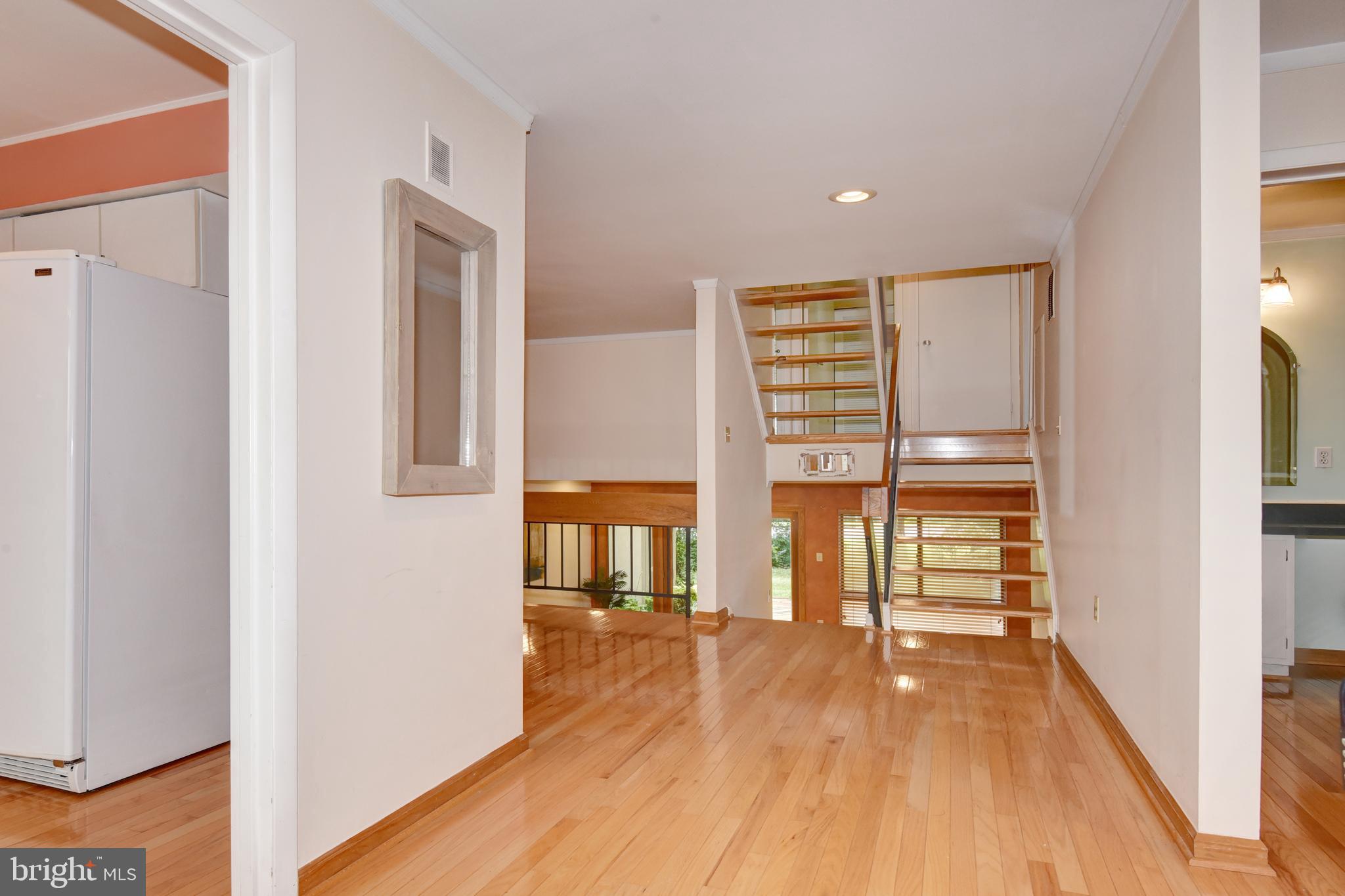 11669 Newbridge Court Reston, VA 20191 - Photo 5 of 41
