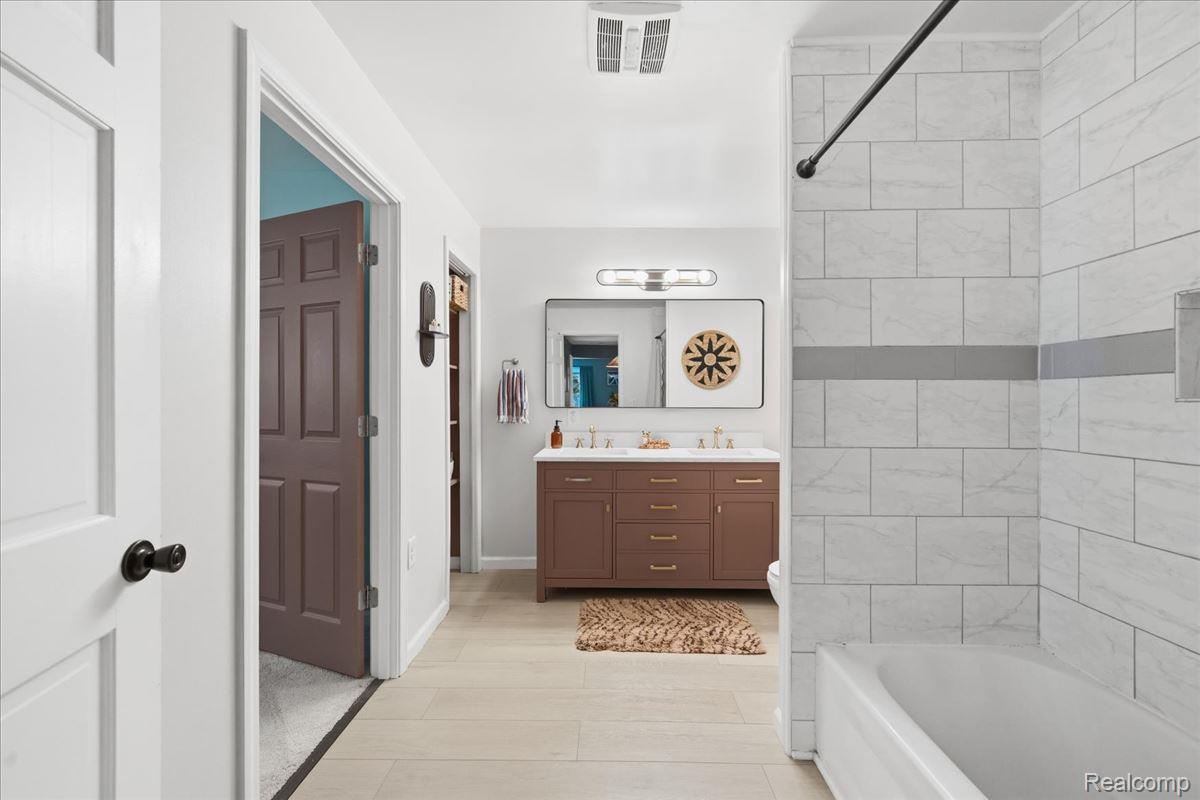 1475 North Irish Road Davison, MI 48423 - Photo 27 of 55 34-1475_N_Irish_030.jpg