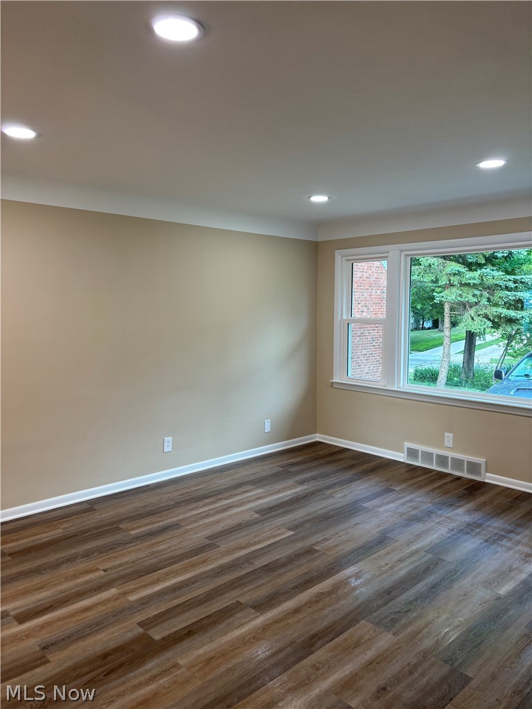 1574 Sunview Road Lyndhurst, OH 44124 - Photo 5 of 21