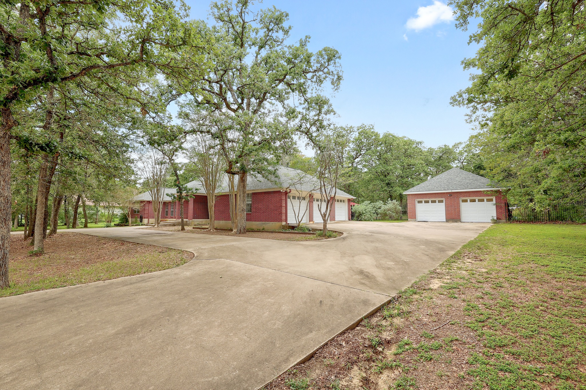 286 Arbors Circle Elgin, TX 78621 - Photo 2 of 40