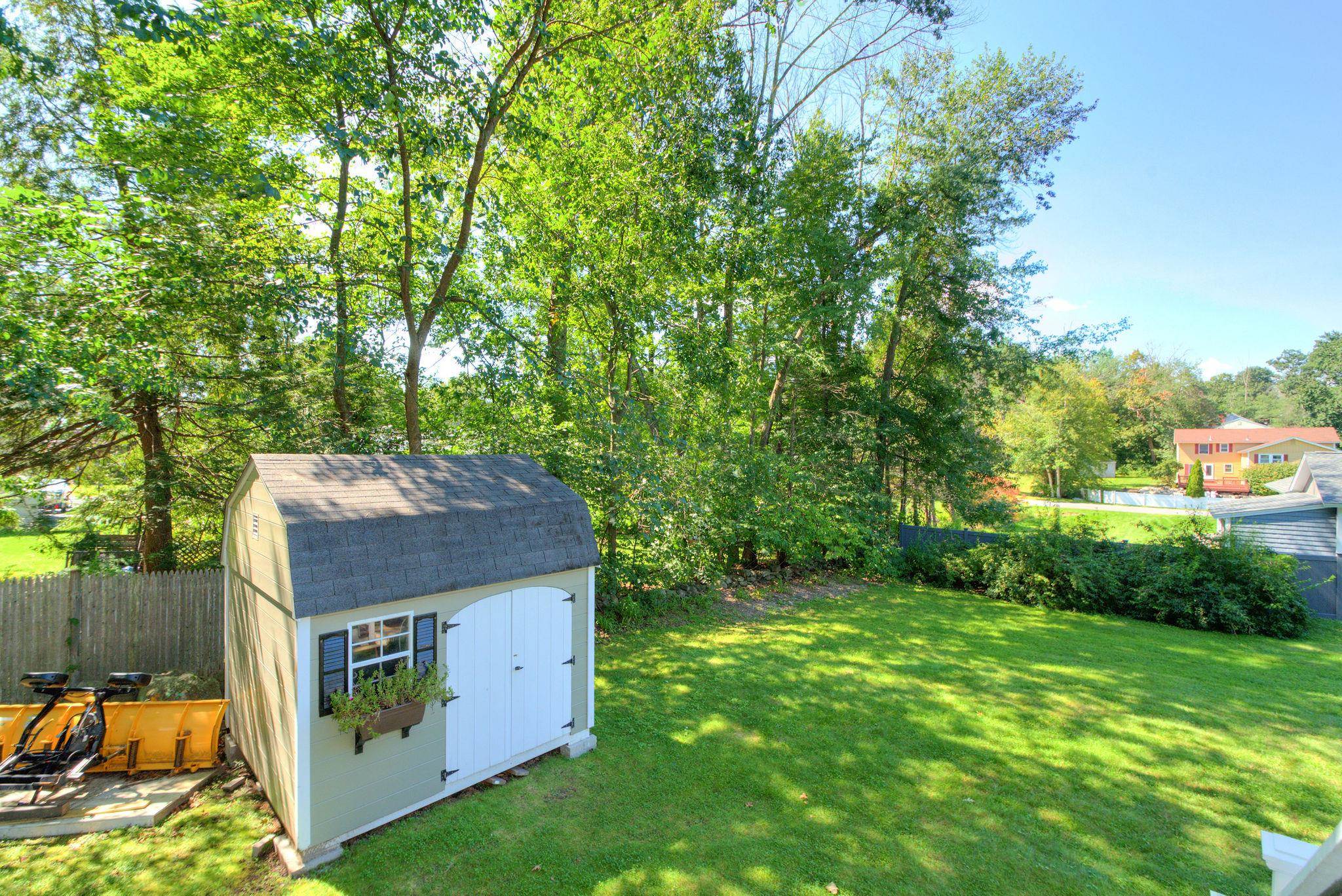 37 Marianna Road Salem, NH 03079 - Photo 8 of 40 Gallery Image 8