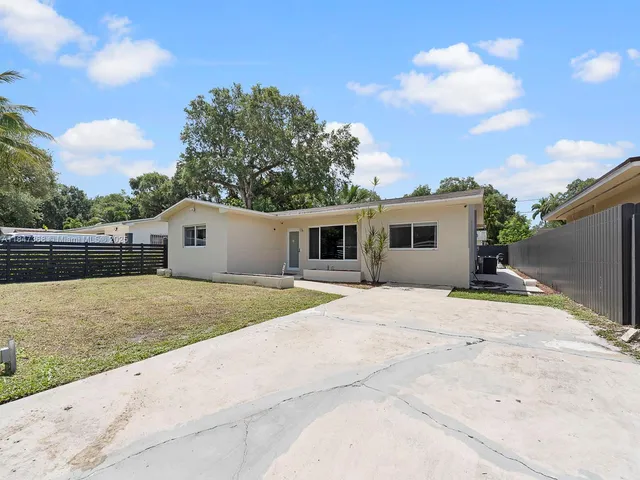 $630,000 | 560 Northeast 161st Street, Miami, FL 33162