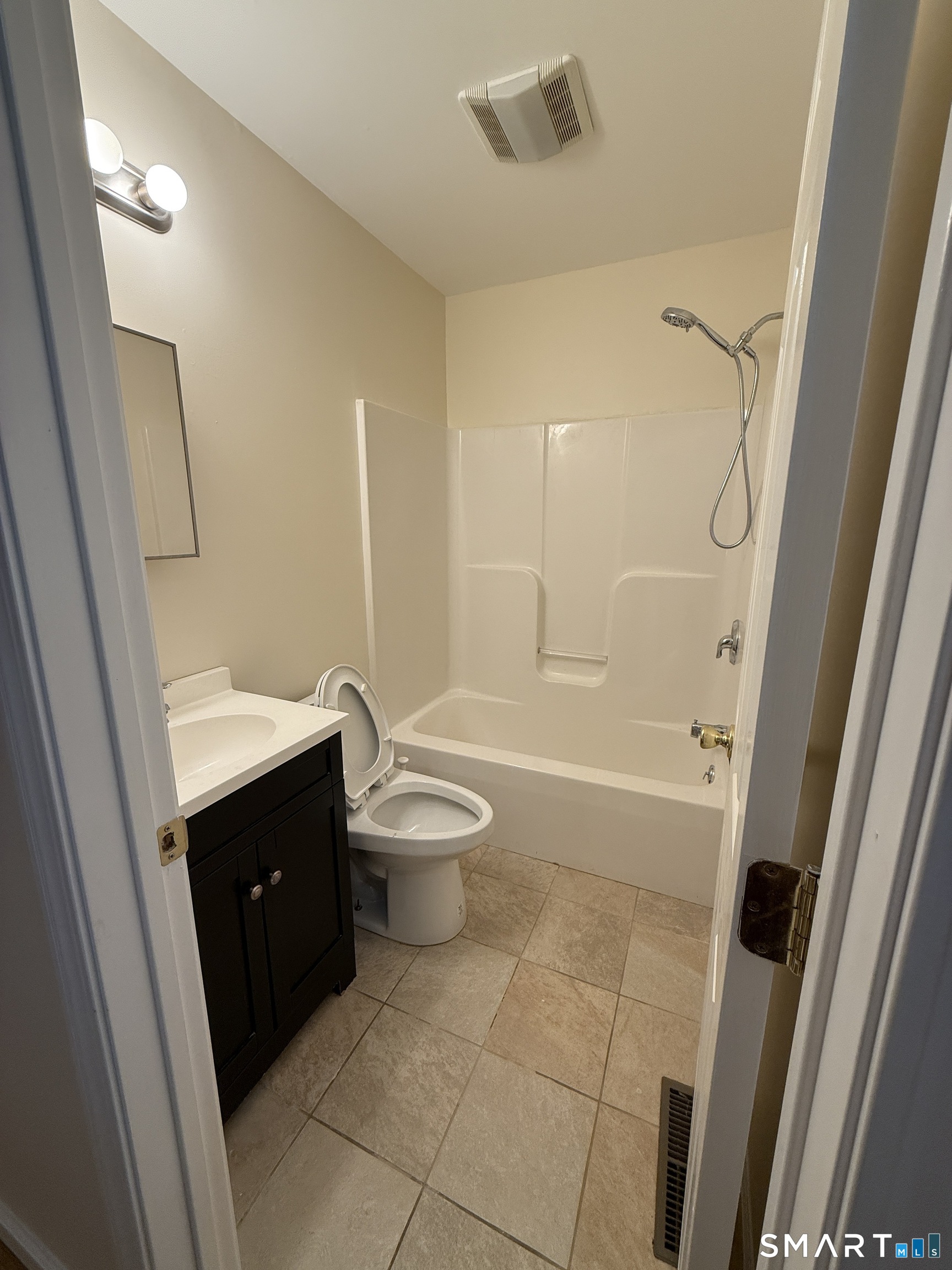 30 Delaware Avenue Waterbury, CT 06708 - Photo 12 of 16
