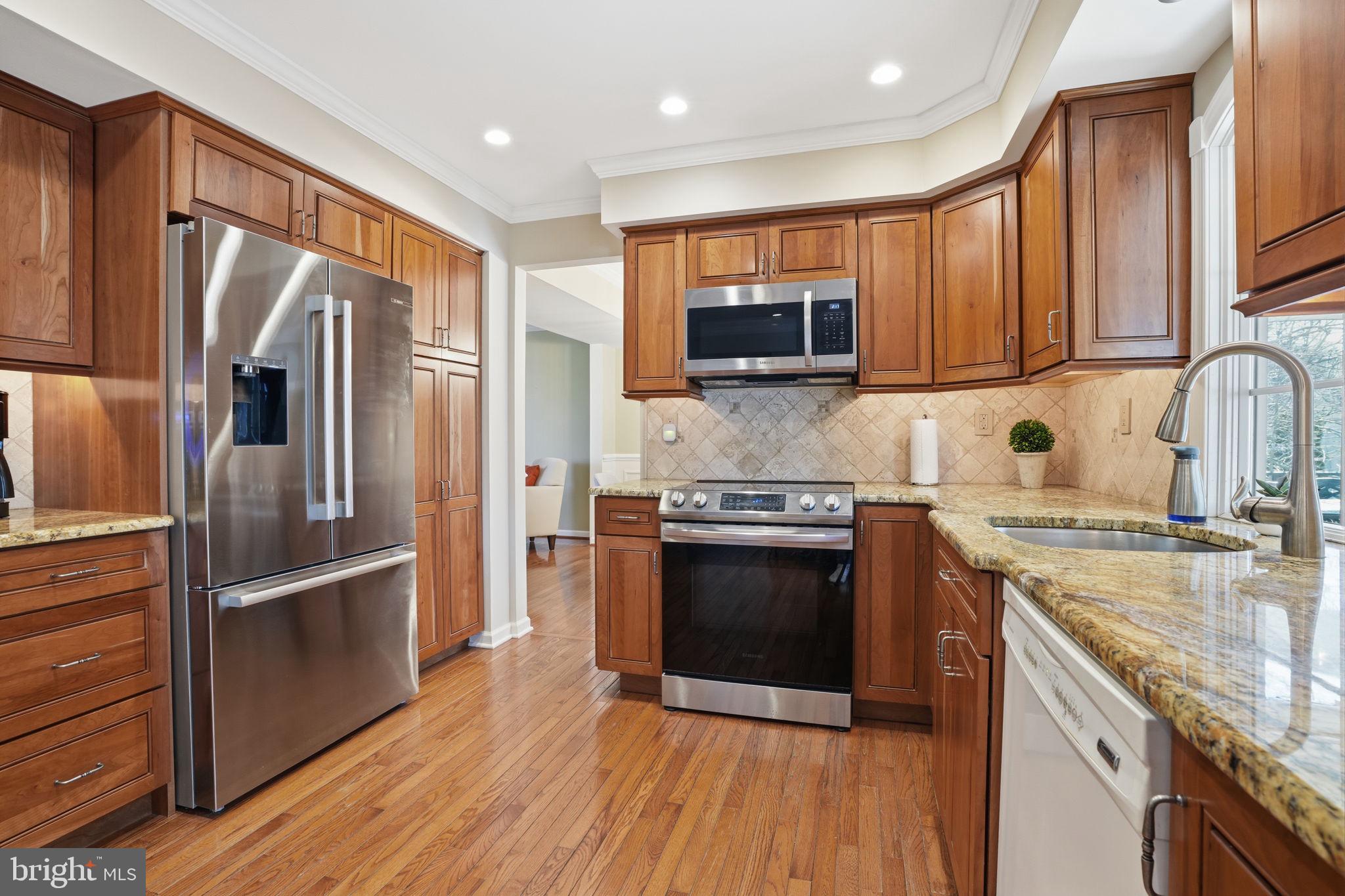 283 Greenview Road Yardley, PA 19067 - Photo 13 of 39 Kitchen