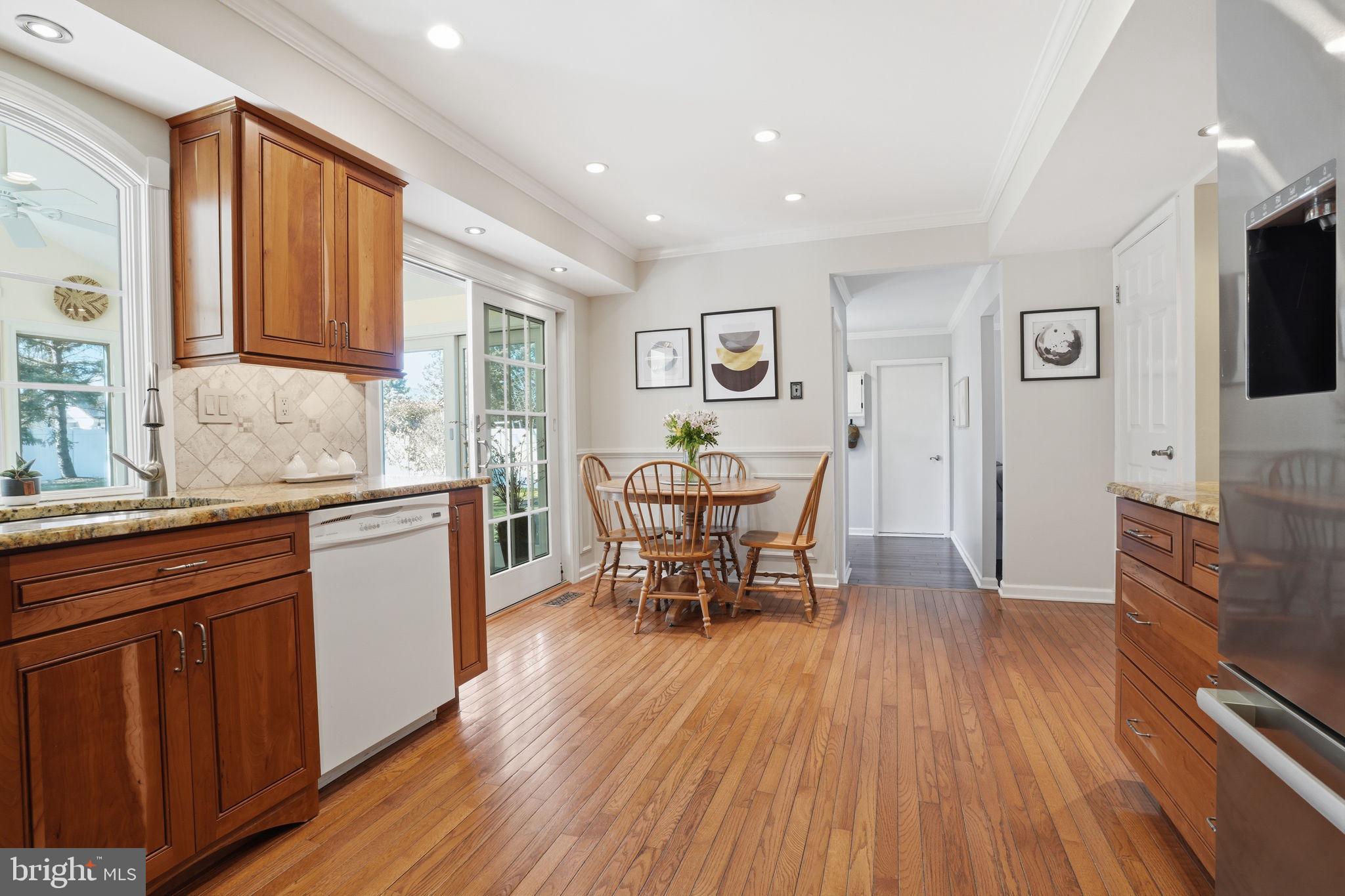 283 Greenview Road Yardley, PA 19067 - Photo 15 of 39 Kitchen Eat In