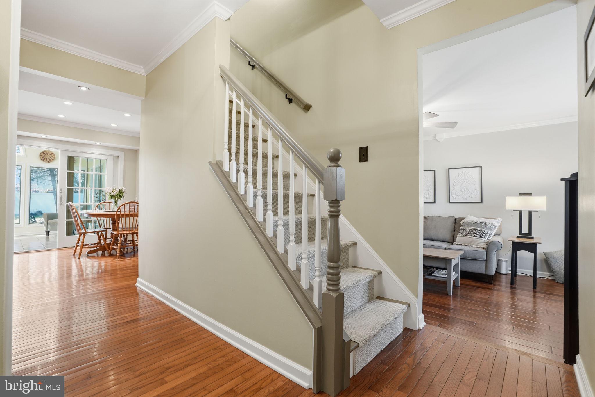 283 Greenview Road Yardley, PA 19067 - Photo 4 of 39 Staircase