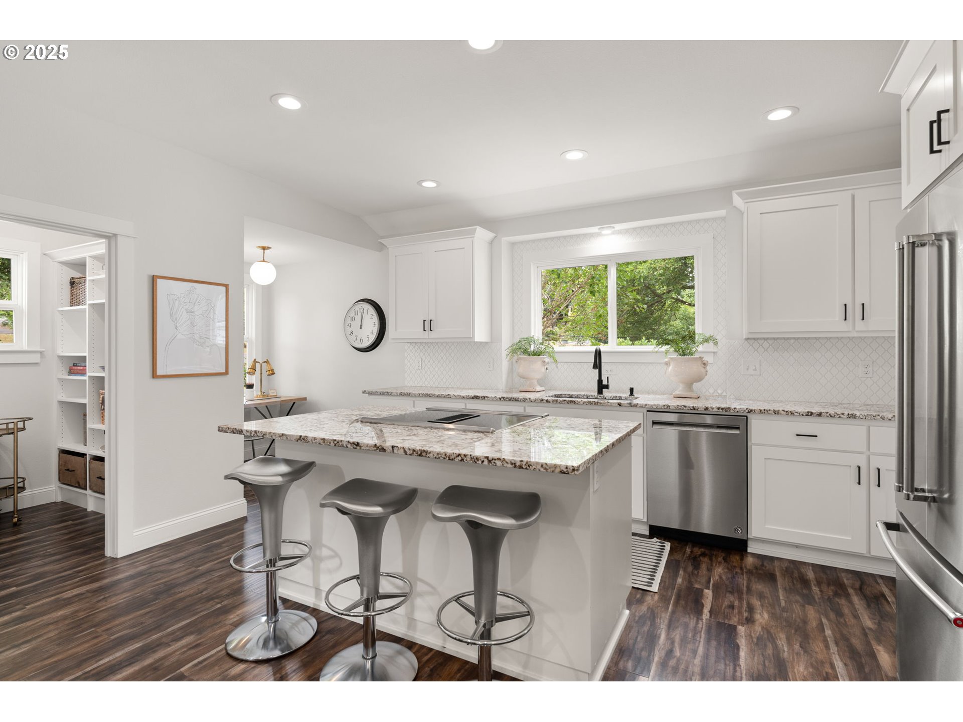 580 Southwest 9th Street Dundee, OR 97115 - Photo 11 of 40 Kitchen
