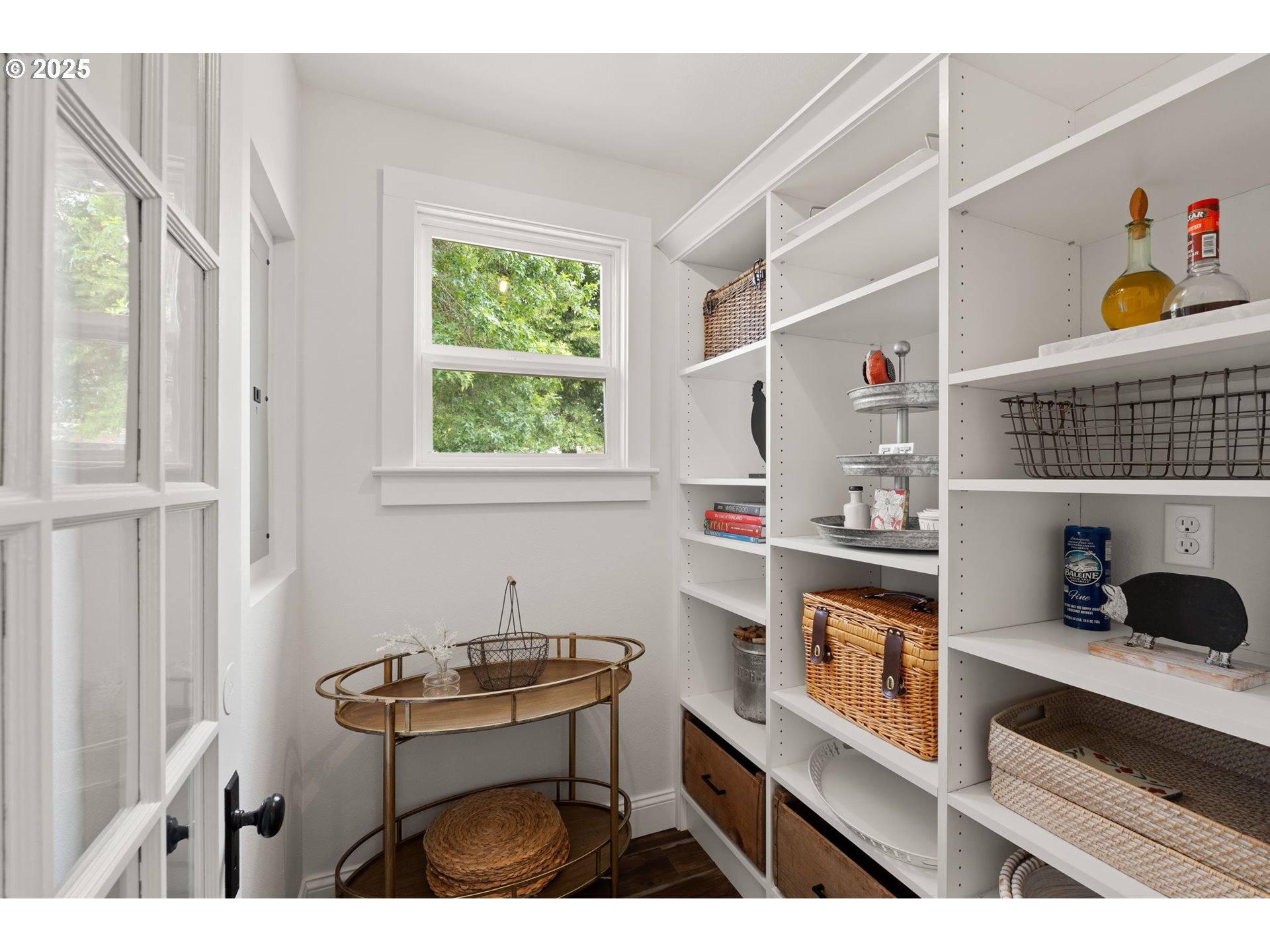 580 Southwest 9th Street Dundee, OR 97115 - Photo 12 of 40 Pantry