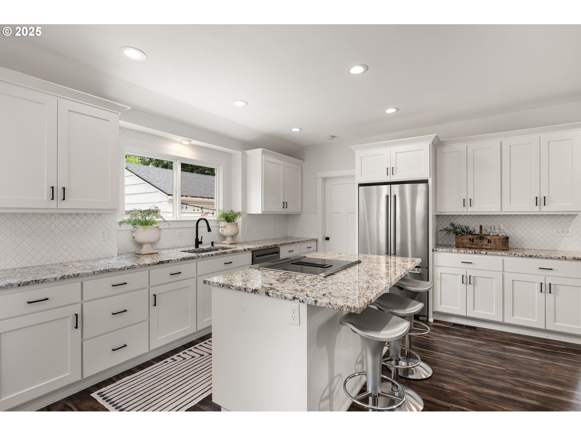 580 Southwest 9th Street Dundee, OR 97115 - Photo 16 of 40 Kitchen