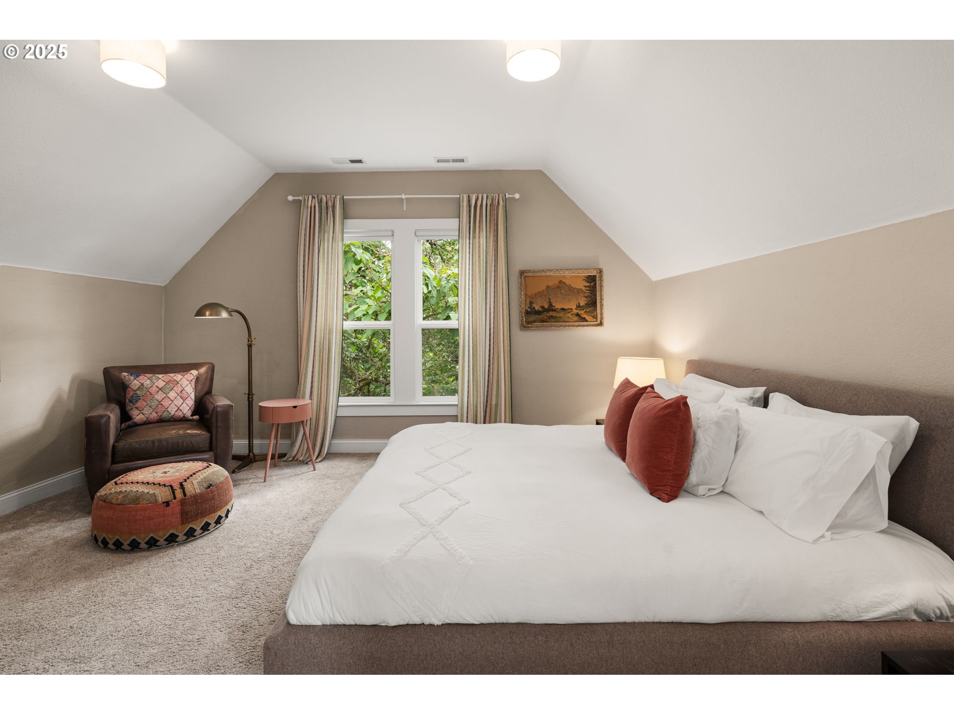 580 Southwest 9th Street Dundee, OR 97115 - Photo 24 of 40 Bedroom