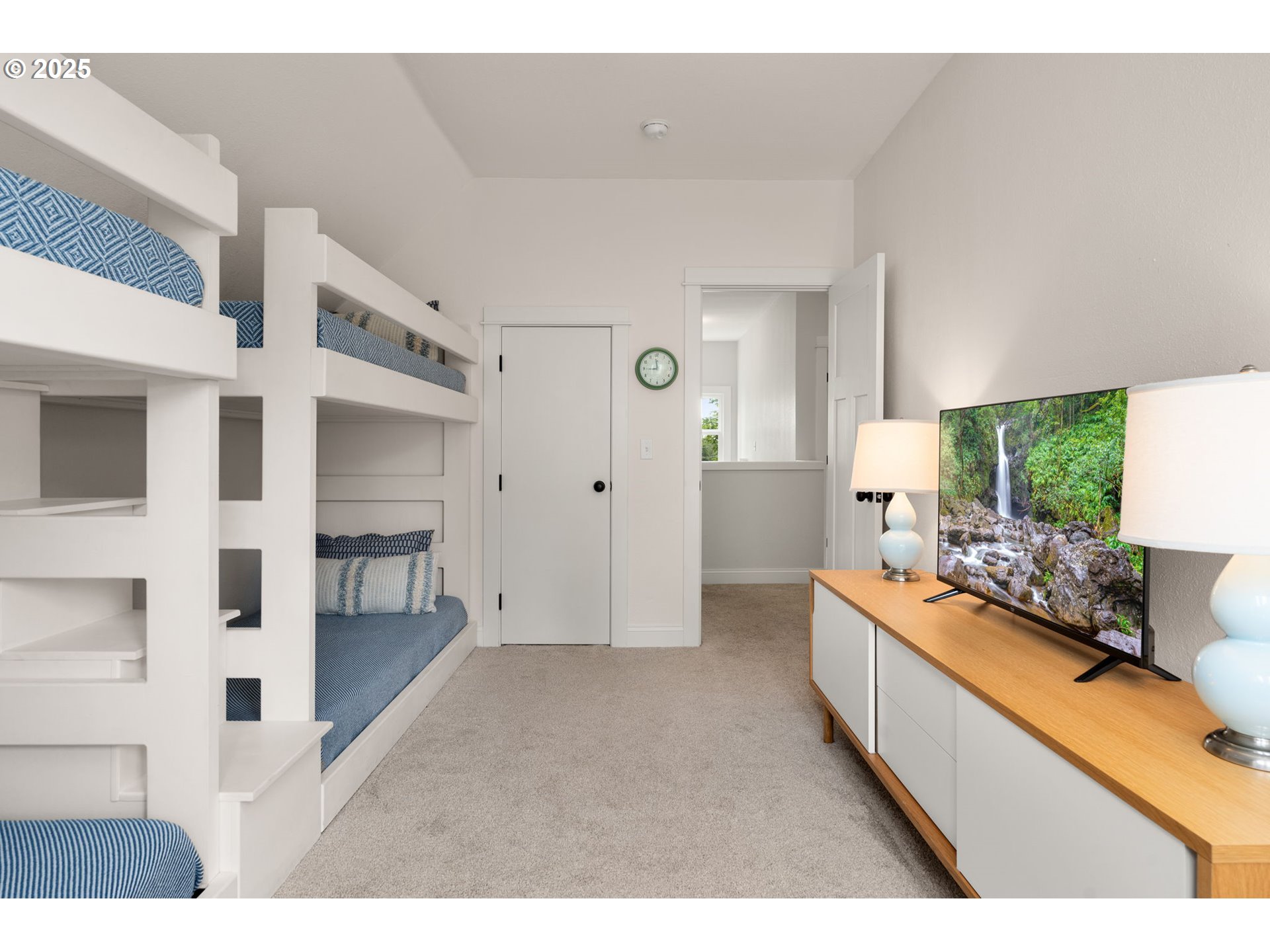 580 Southwest 9th Street Dundee, OR 97115 - Photo 27 of 40 Bedroom