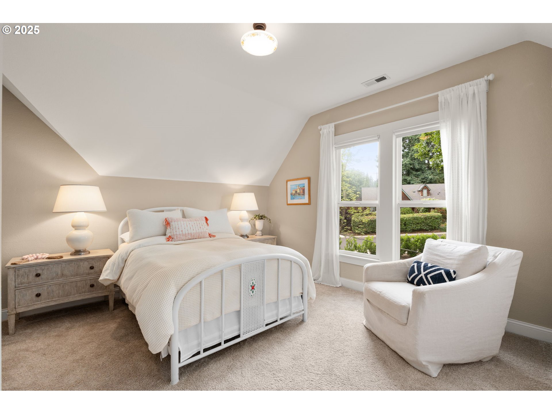 580 Southwest 9th Street Dundee, OR 97115 - Photo 28 of 40 Bedroom