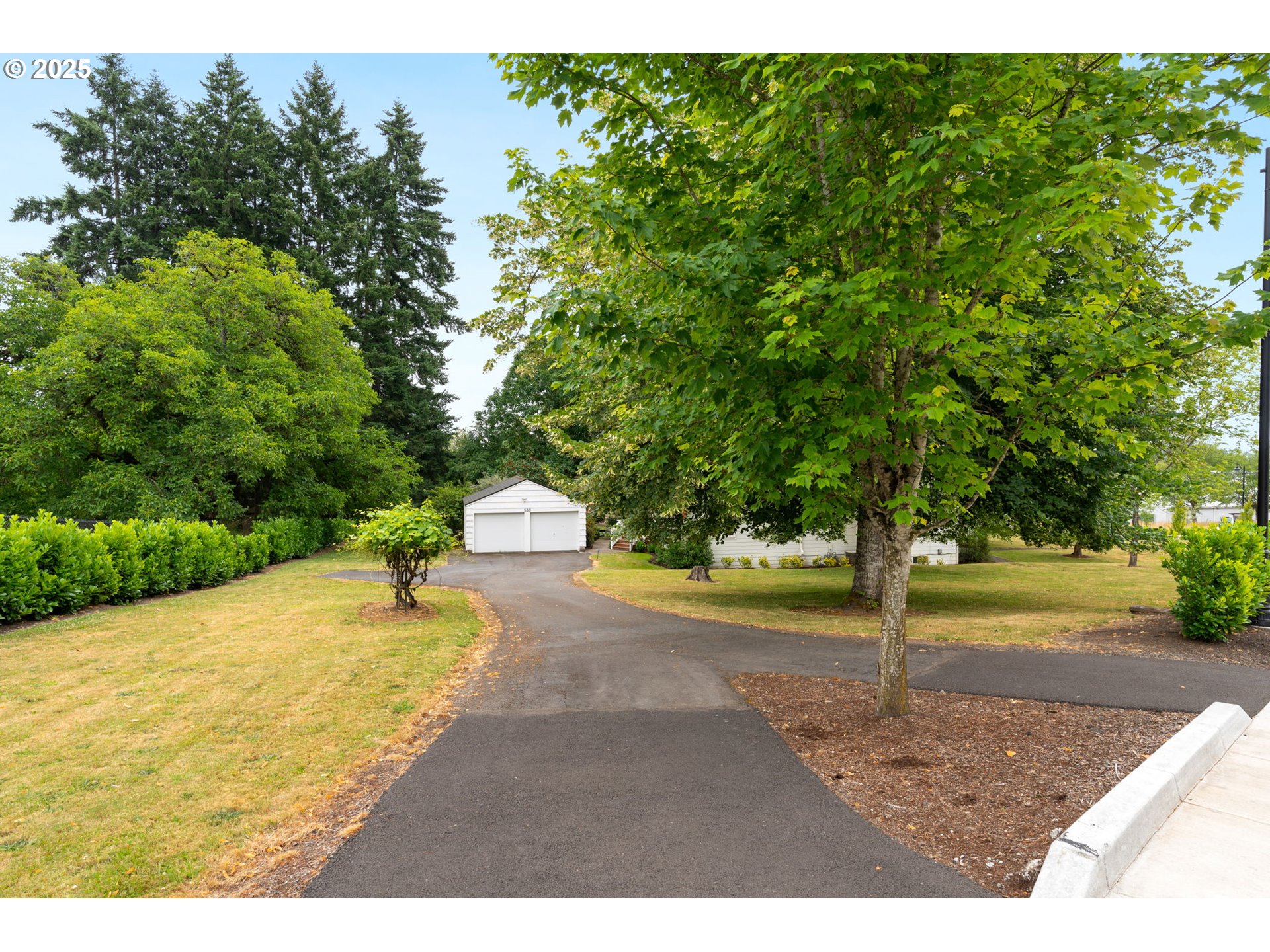 580 Southwest 9th Street Dundee, OR 97115 - Photo 35 of 40 Driveway