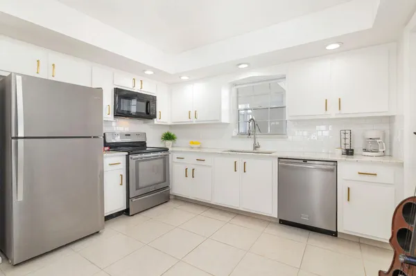 $2,850 | 907 Marina Drive, Unit 310, North Palm Beach, FL 33408