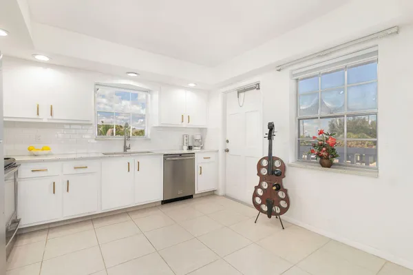 $2,850 | 907 Marina Drive, Unit 310, North Palm Beach, FL 33408