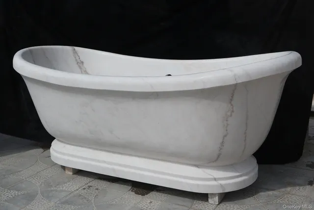 $12,000,000 | 43 Old Orchard Lane, East Hampton, NY 11937