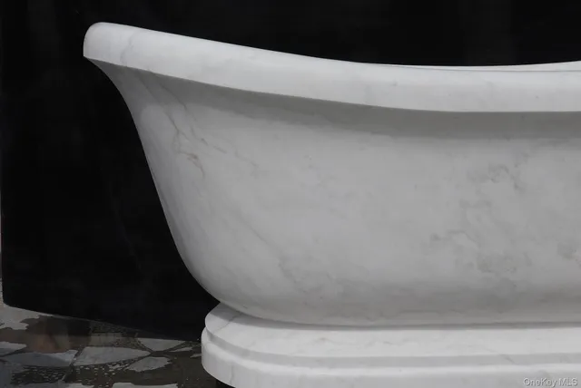 $12,000,000 | 43 Old Orchard Lane, East Hampton, NY 11937