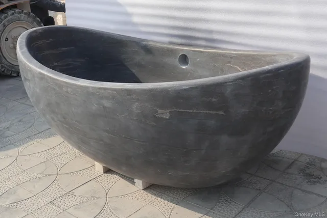 $12,000,000 | 43 Old Orchard Lane, East Hampton, NY 11937