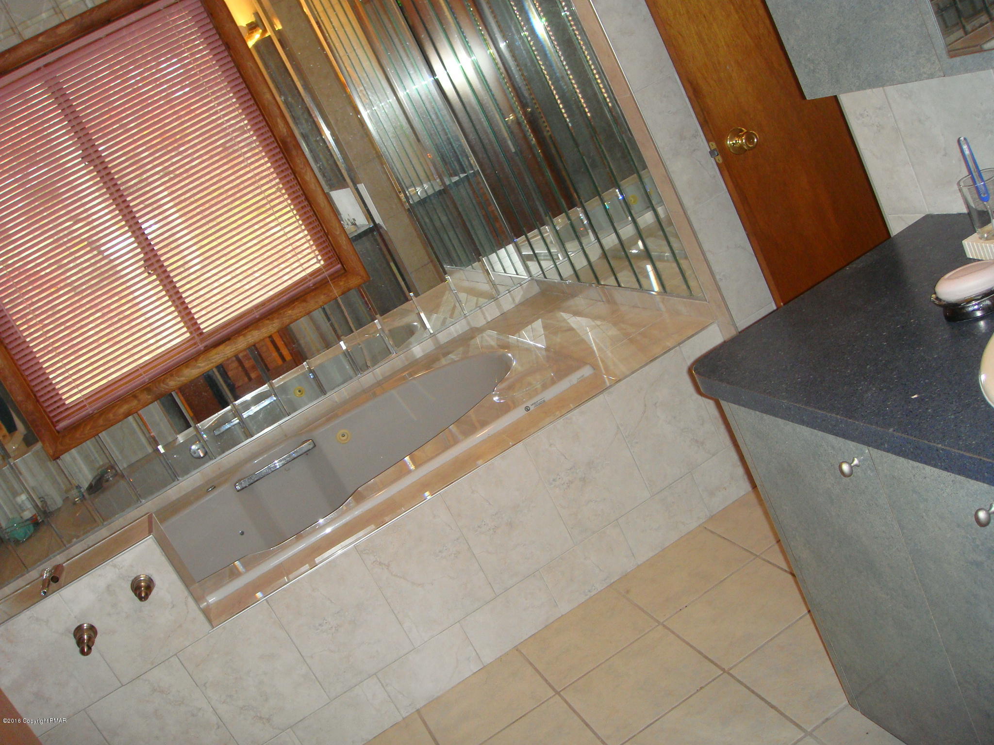 708 Dundee Road Bushkill, PA 18324 - Photo 18 of 26 Spa-Tub