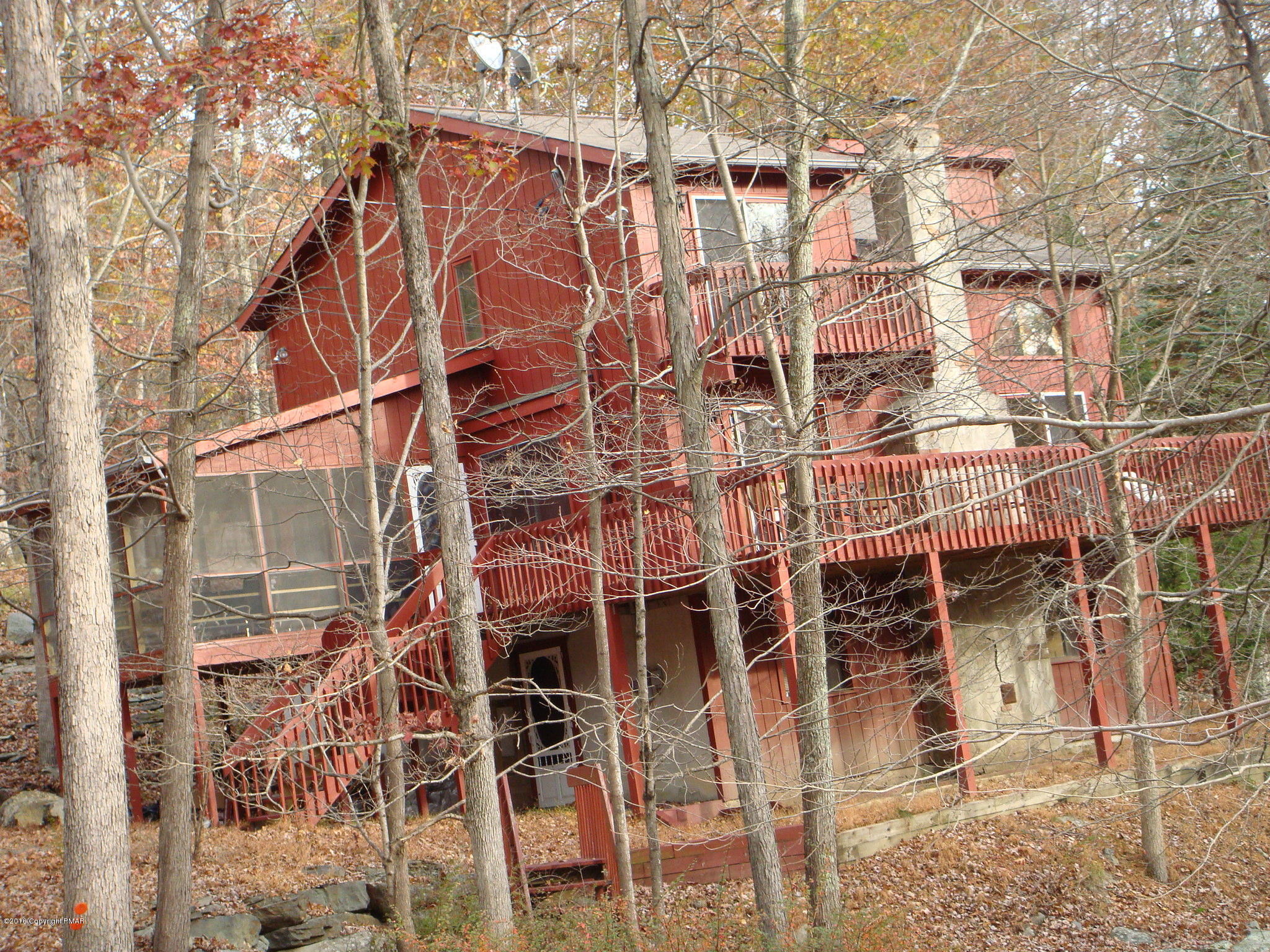 708 Dundee Road Bushkill, PA 18324 - Photo 4 of 26 Side View