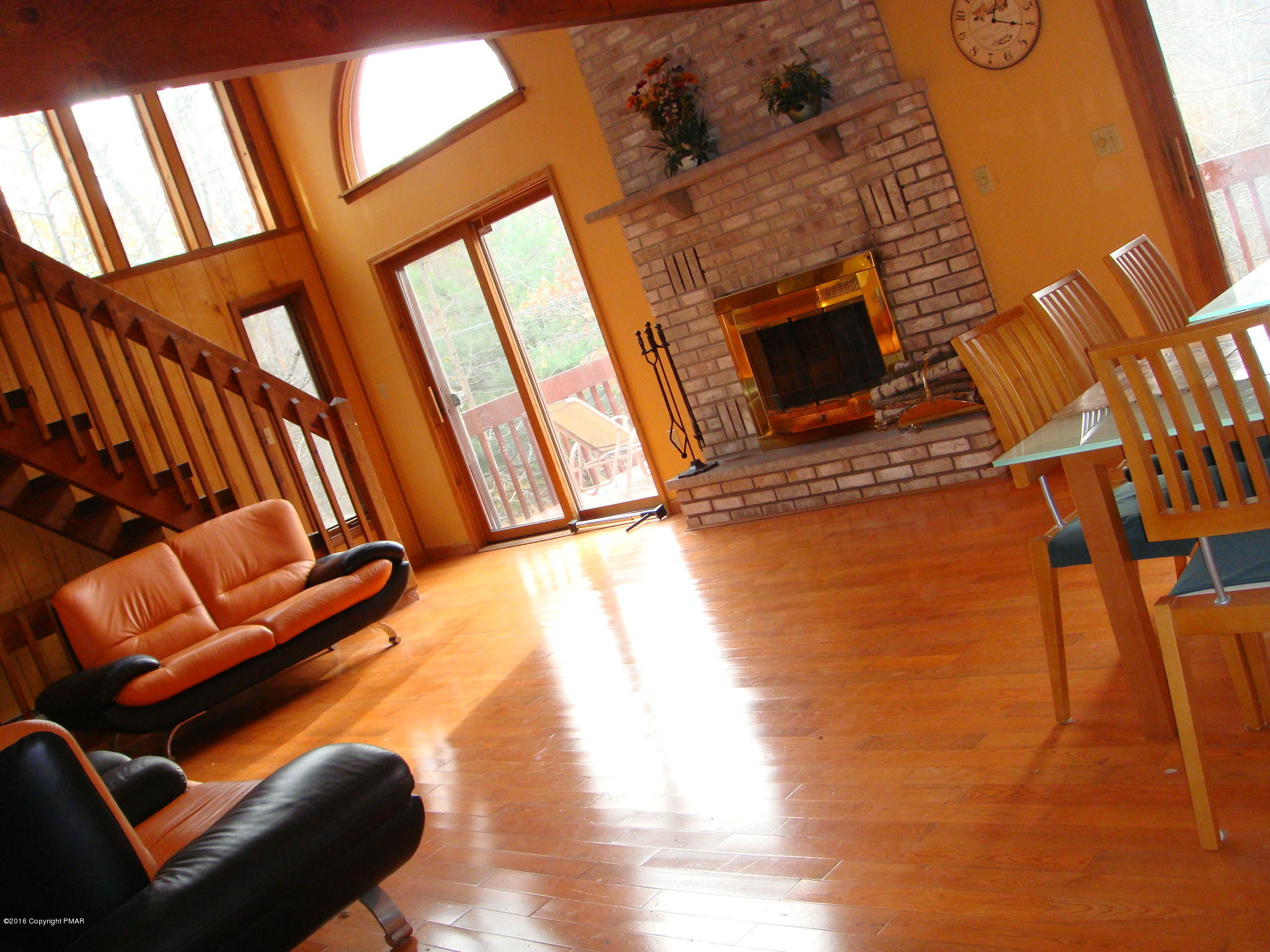 708 Dundee Road Bushkill, PA 18324 - Photo 6 of 26 Living Area