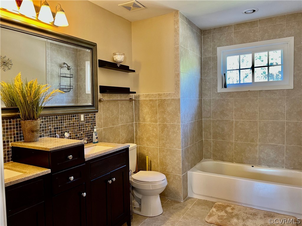 16714 Harrowgate Road Colonial Heights, VA 23834 - Photo 30 of 39 a bathroom with a sink a toilet and tub