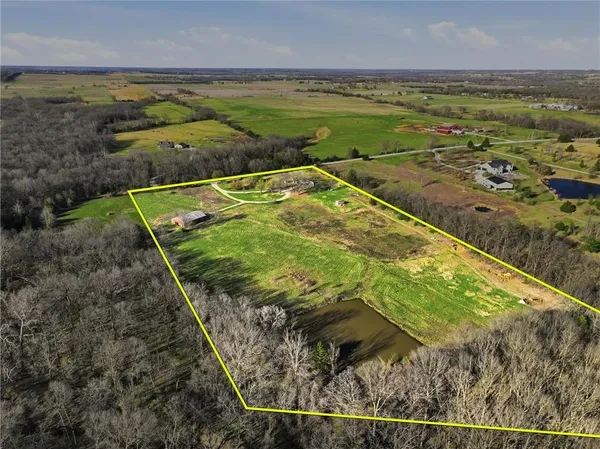 $515,000 | 28005 West 295th Street, Paola, KS 66071