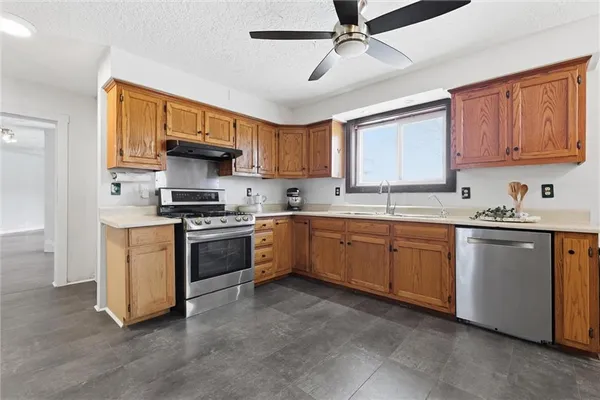 $515,000 | 28005 West 295th Street, Paola, KS 66071
