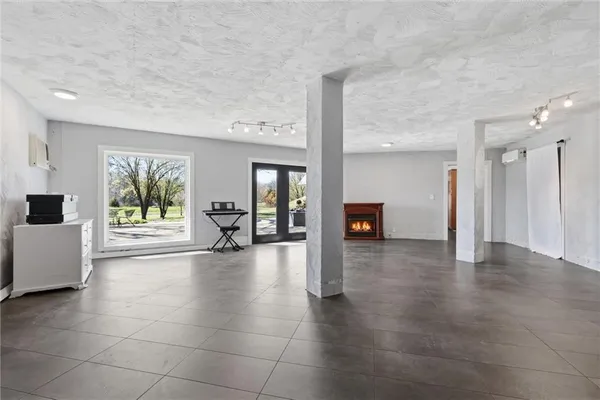 $515,000 | 28005 West 295th Street, Paola, KS 66071