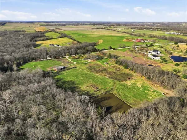 $515,000 | 28005 West 295th Street, Paola, KS 66071