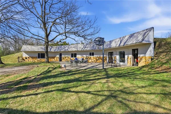 $515,000 | 28005 West 295th Street, Paola, KS 66071