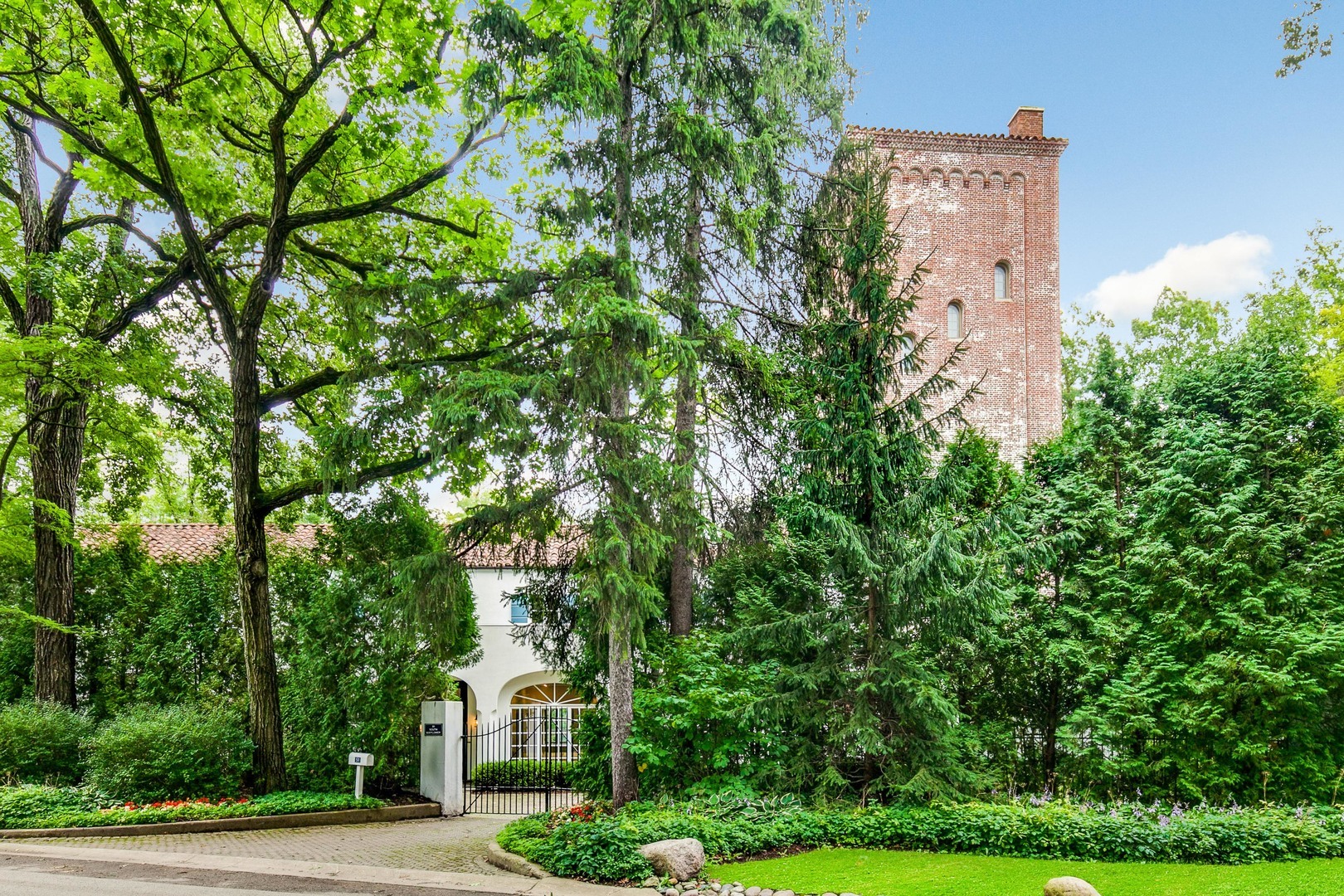 51 South Mayflower Road Lake Forest, IL 60045 - Photo 3 of 85 a front view of a house with a yard