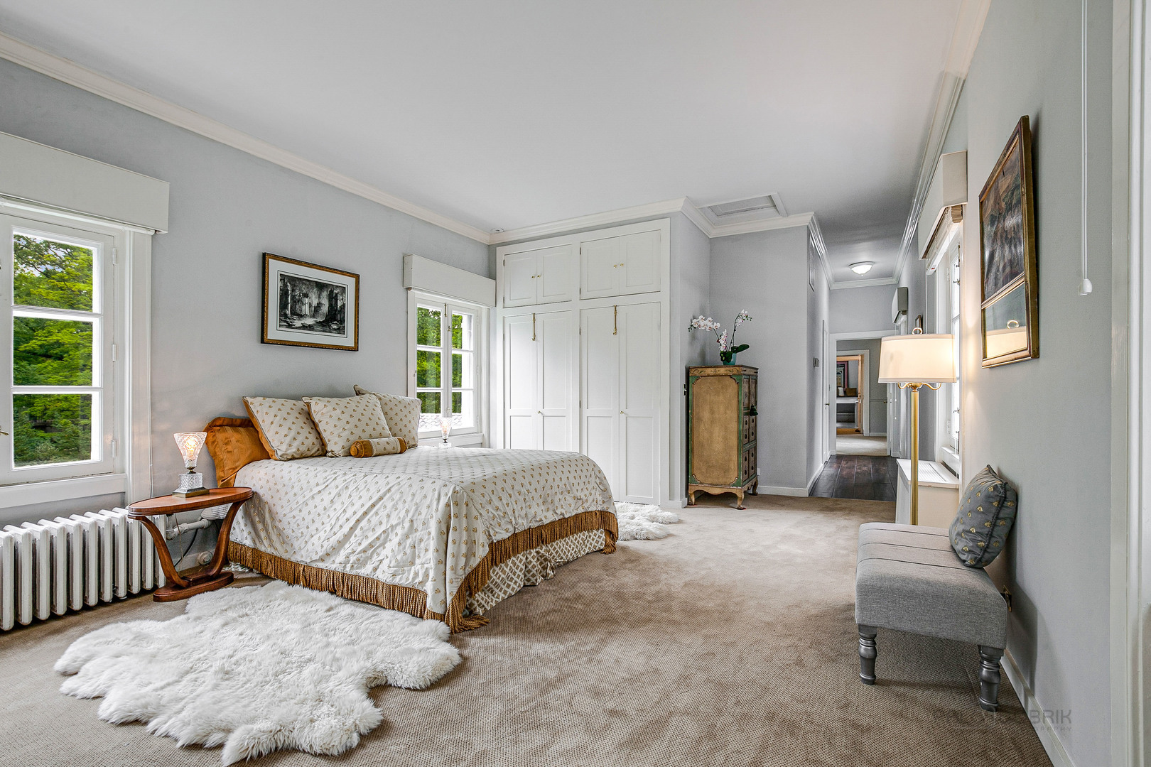 51 South Mayflower Road Lake Forest, IL 60045 - Photo 34 of 85 a spacious bedroom with a bed and a couch