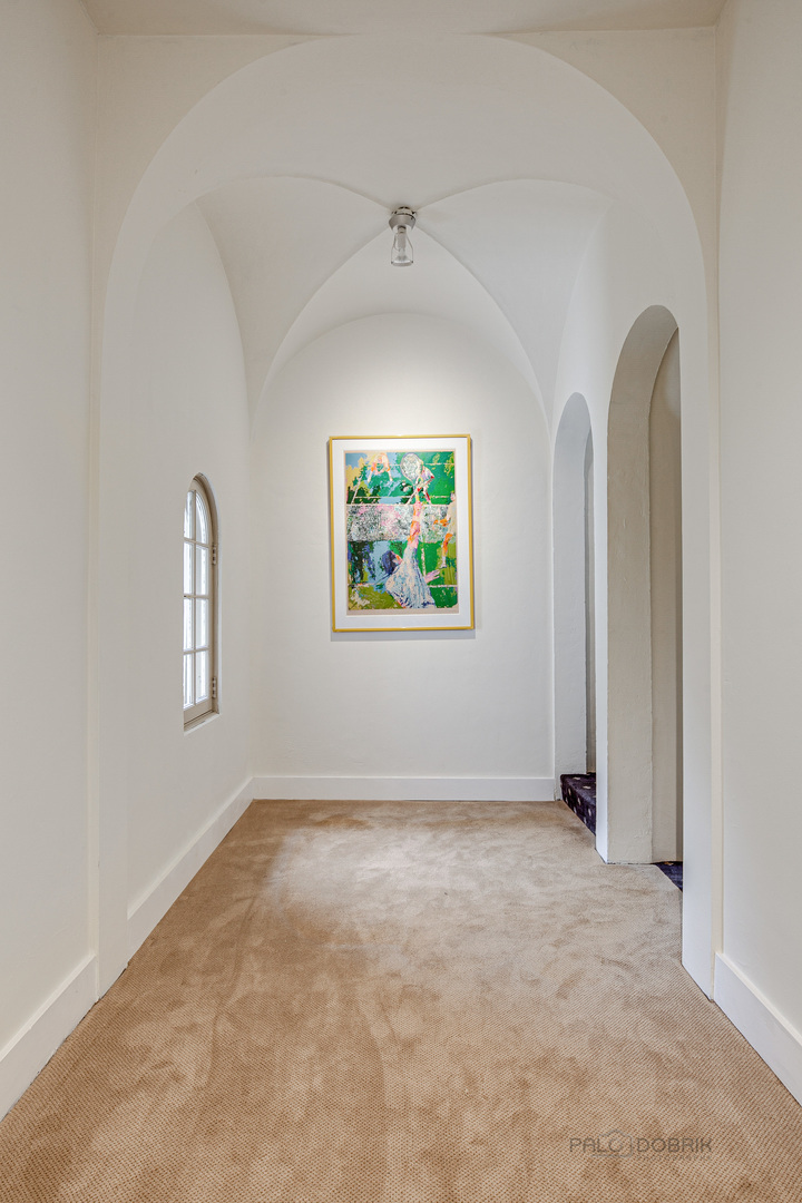 51 South Mayflower Road Lake Forest, IL 60045 - Photo 48 of 85 an empty room with windows and closet