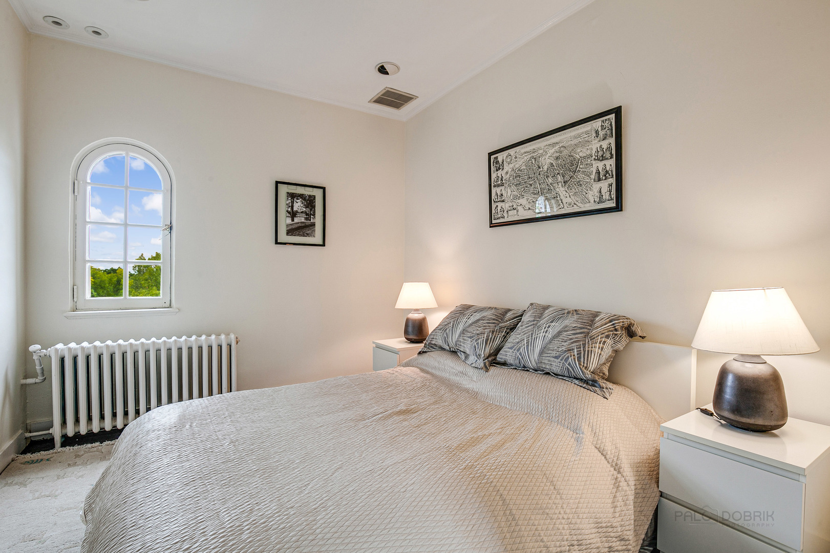 51 South Mayflower Road Lake Forest, IL 60045 - Photo 59 of 85 a bedroom with a bed and a lamp