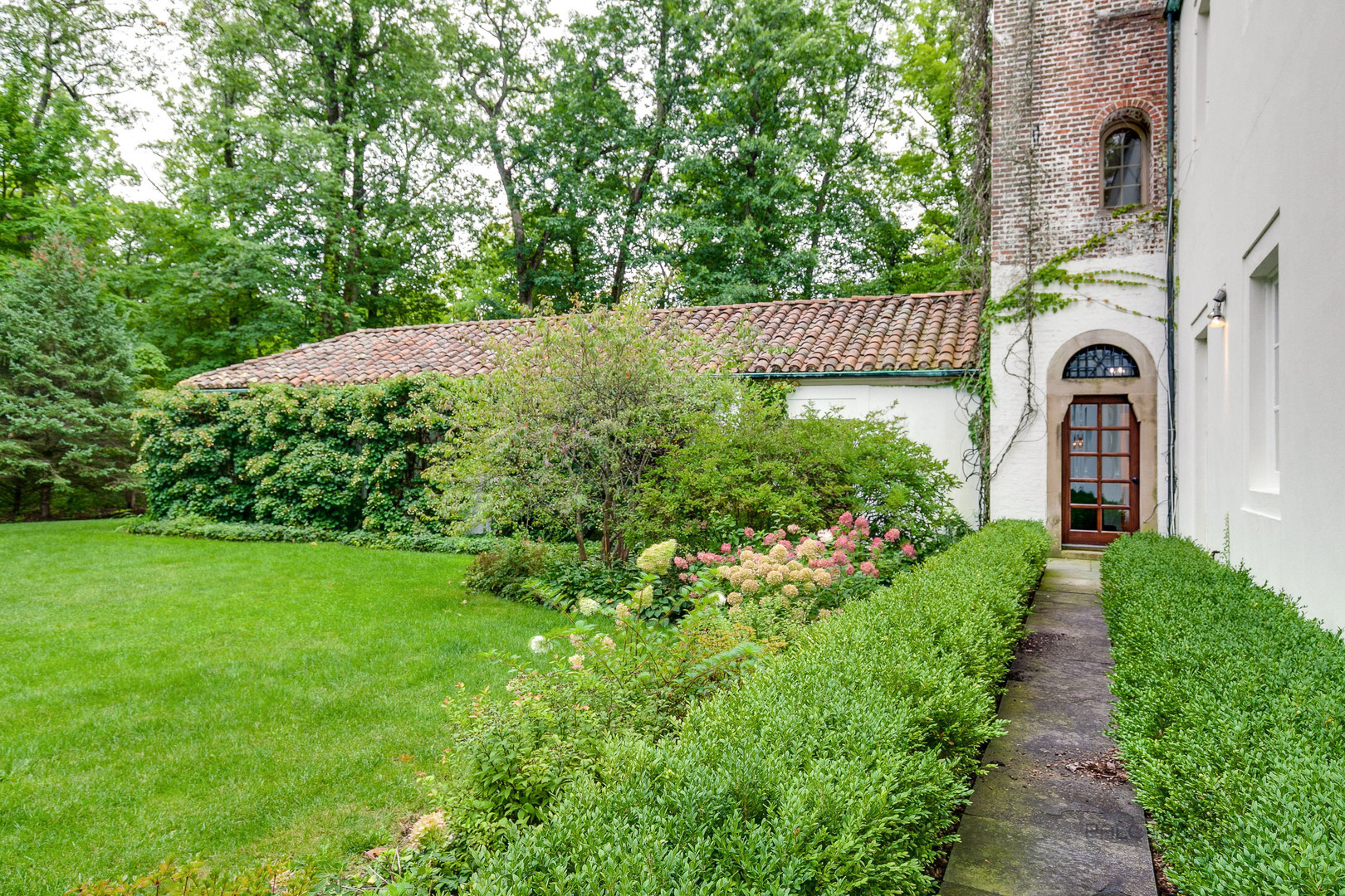 51 South Mayflower Road Lake Forest, IL 60045 - Photo 72 of 85 a view of a garden with potted plants