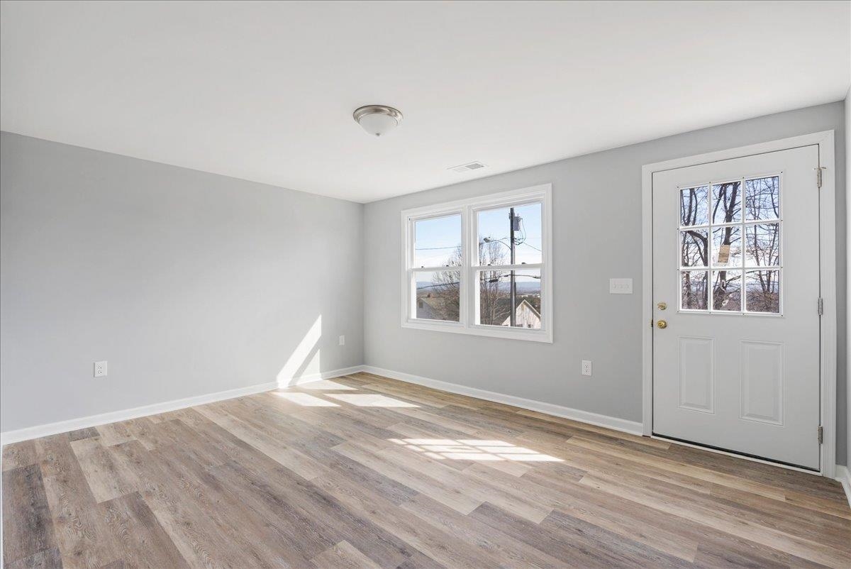 53 Hilltop Terrace Road Staunton, VA 24401 - Photo 5 of 31 Gallery Image 5