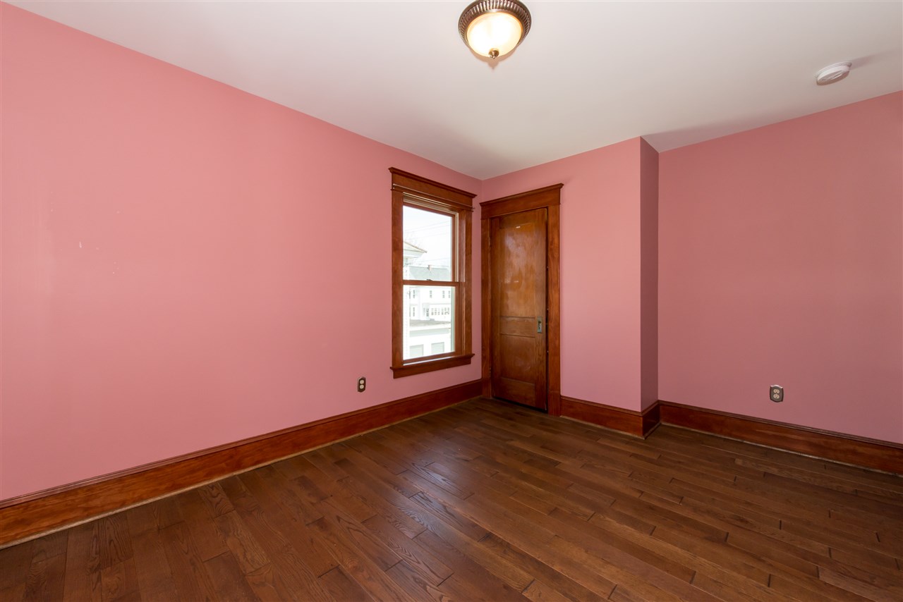 129 Charles Street Rochester, NH 03867 - Photo 24 of 36