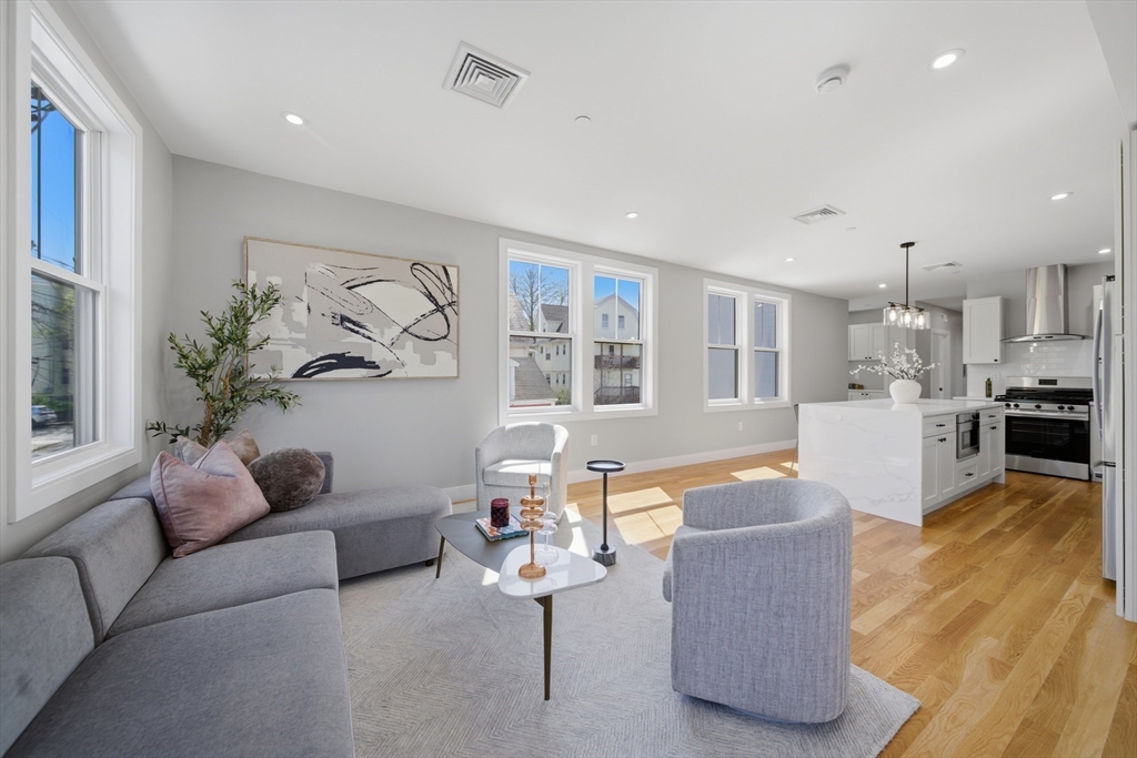 174 Walnut Street, Unit 2 Somerville, MA 02145 - Photo 3 of 32