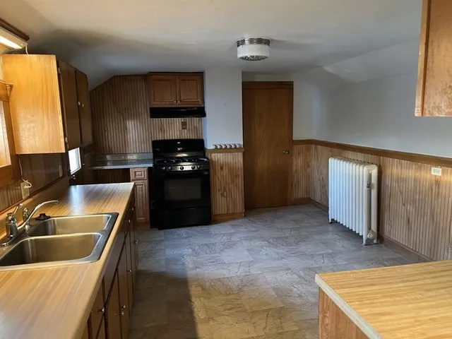 $1,795 | 3 Collins Street, Westfield, MA 01085