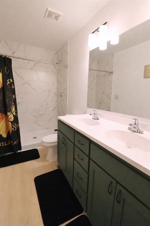 309 Thomas Street Terrell, TX 75160 - Photo 15 of 17 a bathroom with a sink and a large mirror