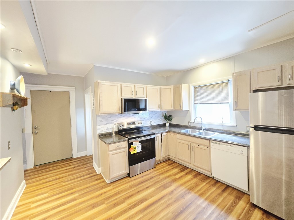 534 South Goodman Street Rochester, NY 14607 - Photo 15 of 40