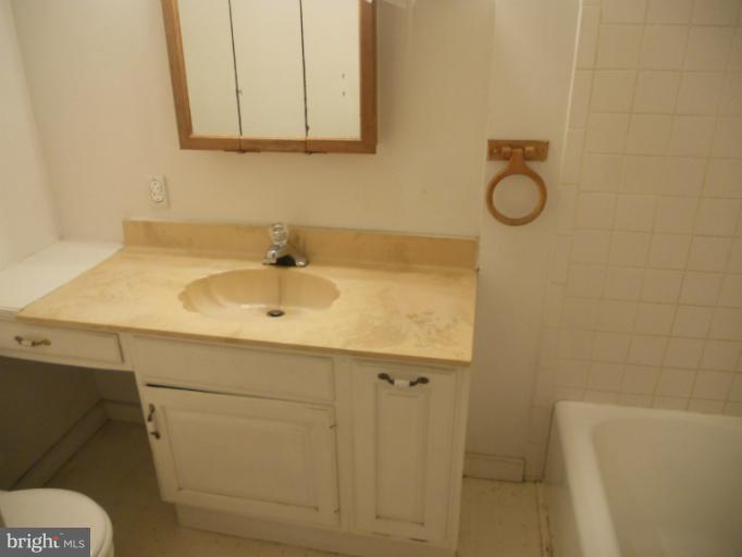 180 Southdown Road Edgewater, MD 21037 - Photo 12 of 21 Full Bath on Lower Level