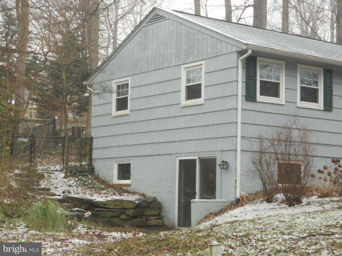 180 Southdown Road Edgewater, MD 21037 - Photo 7 of 21 Exterior (Left)