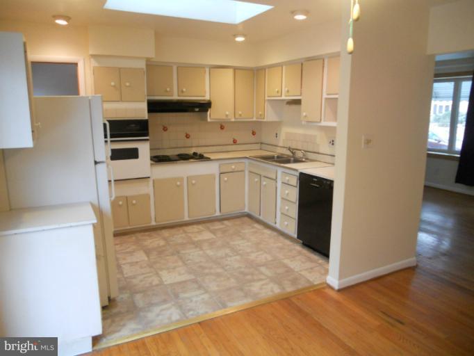 180 Southdown Road Edgewater, MD 21037 - Photo 9 of 21 Kitchen