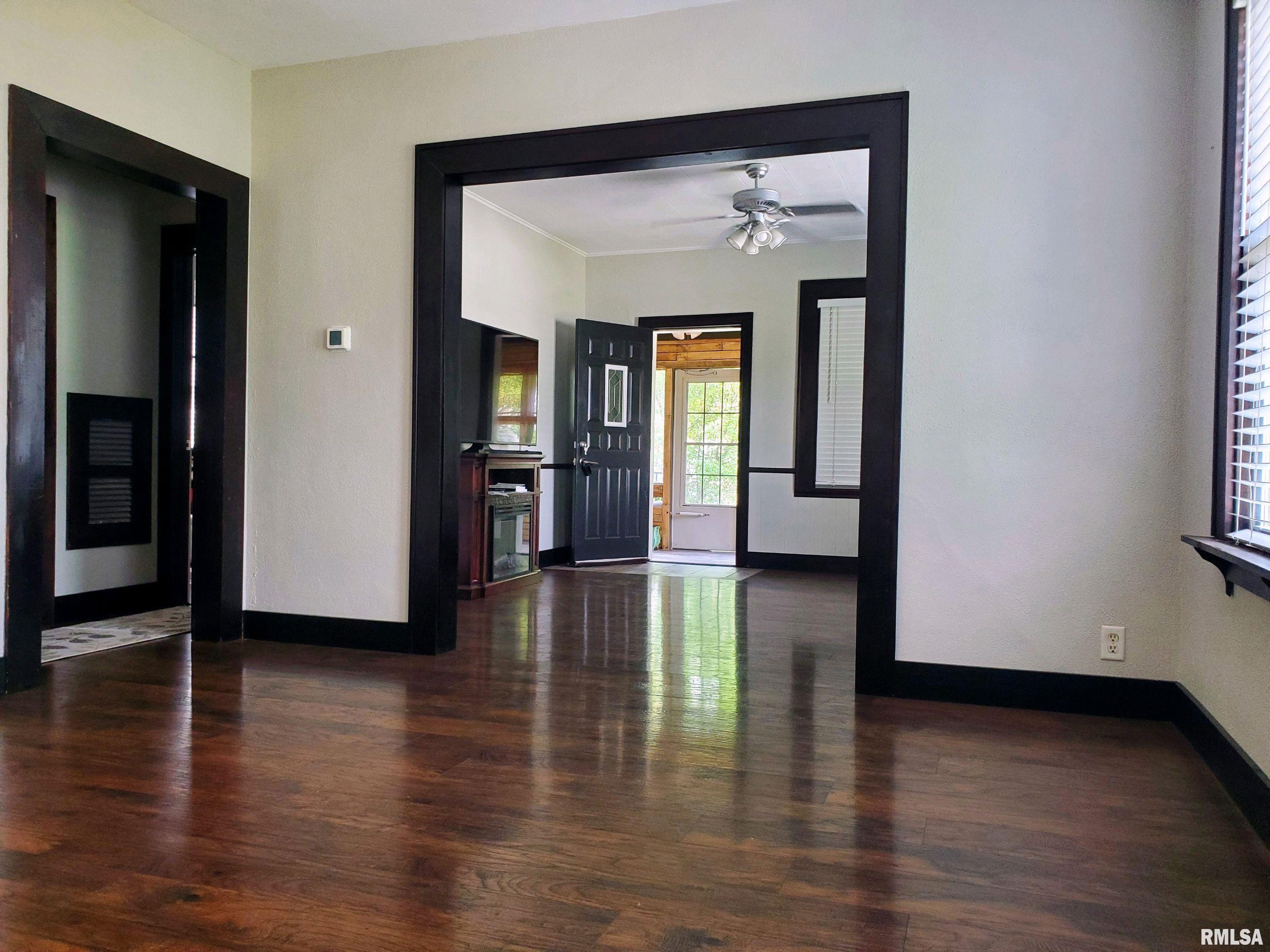 1305 Oak Ridge Avenue Pekin, IL 61554 - Photo 7 of 31 Gallery Image 7